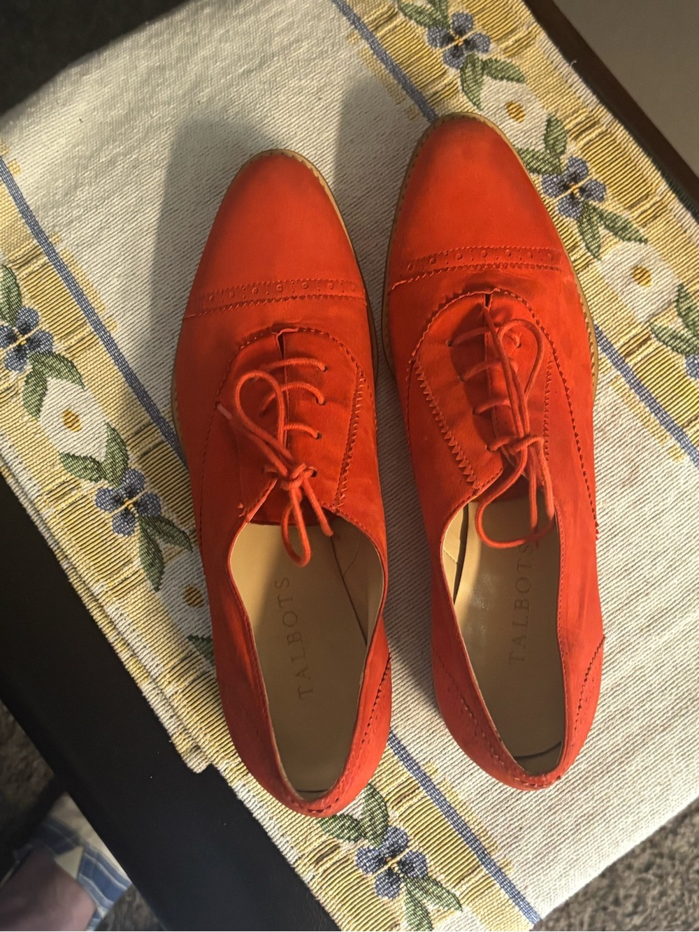 Talbot’s 7.5 B Red Suede Low Heeled Shoes - Picture 2 of 6
